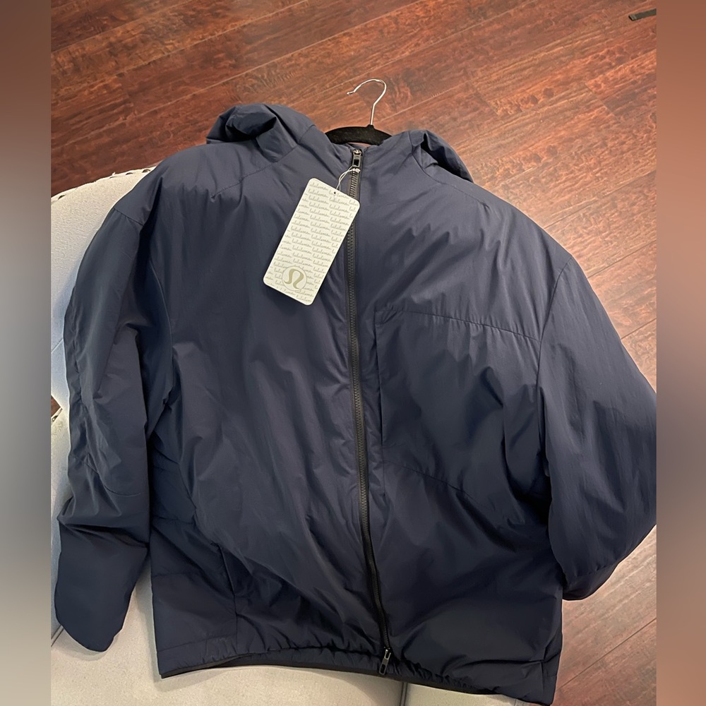 BRAND NEW-Lululemon The Quilt Back Hooded Jacket in navy blue.